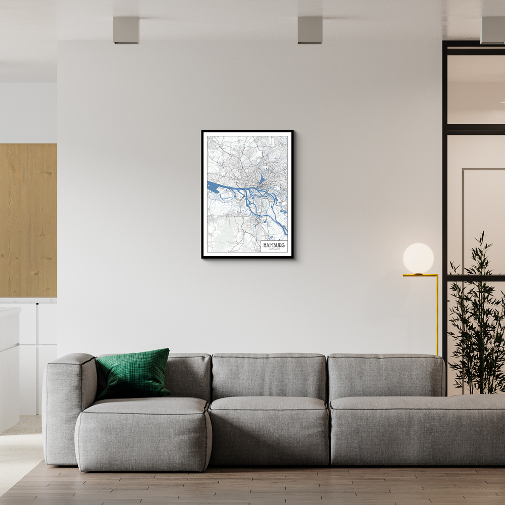 Affiche de Hambourg façon plan d’architecte, dans un cadre noir au-dessus d’un canapé gris dans un salon moderne