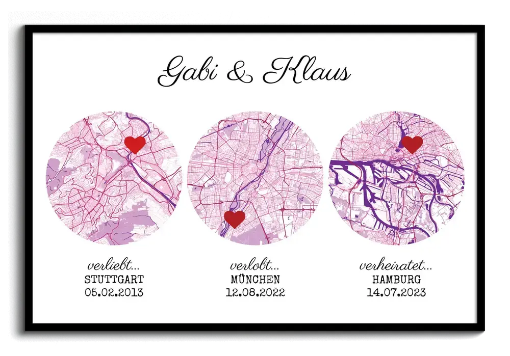 Personalisiertes Poster mit drei rosa Stadtkarten und Herzmarkern im schwarzen Rahmen als Hochzeitsgeschenk